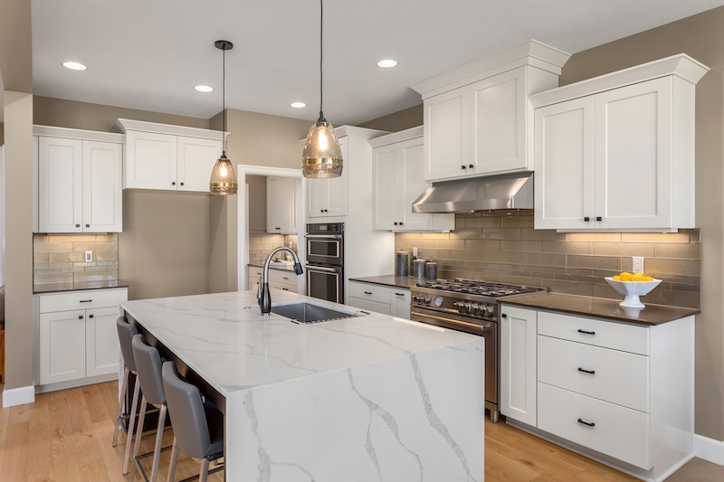 How to Decorate with Quartz Kitchen Countertops